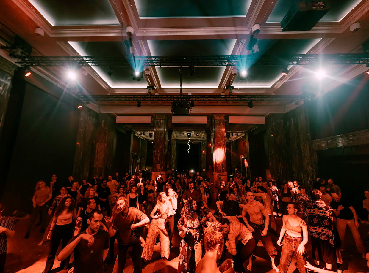The hall dancing in red light