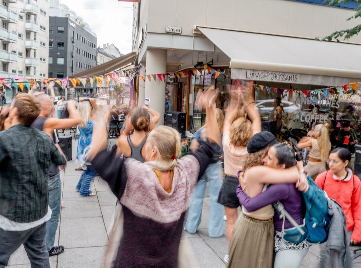 The crowd dancing past the café